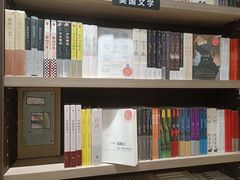 -钟书阁(群光广场店)