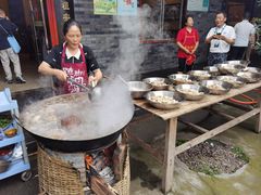 -周老三跷脚牛肉·全牛火锅(非遗传承店)