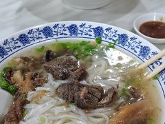 牛腩粿条汤-抖牛白塔牛肉粿条汤(水围店)