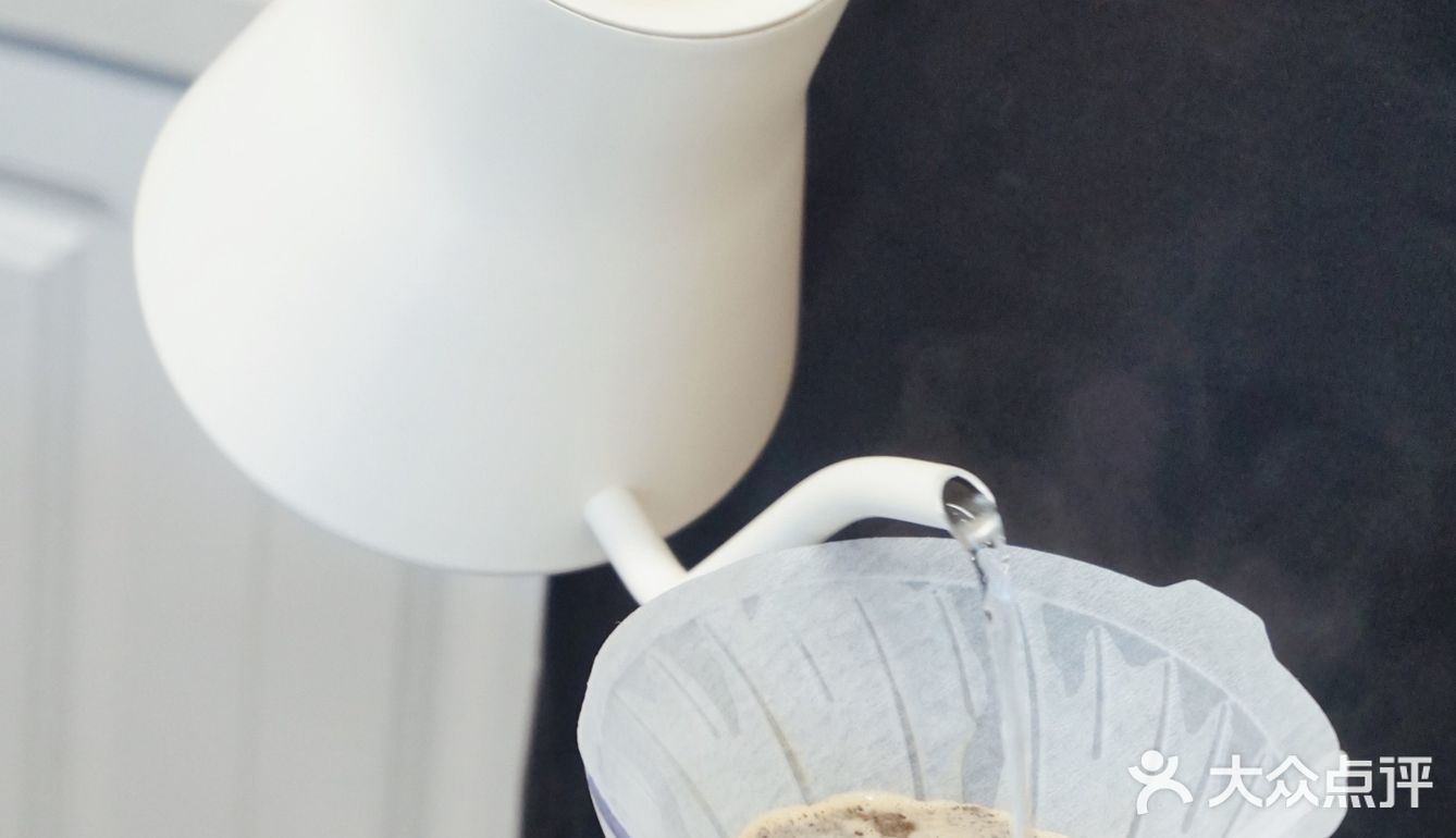 杭州探店 | 胡同里的现代感咖啡&古着店