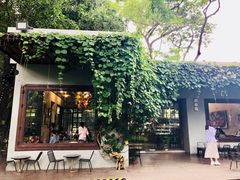 门面-莓园冰淇淋店