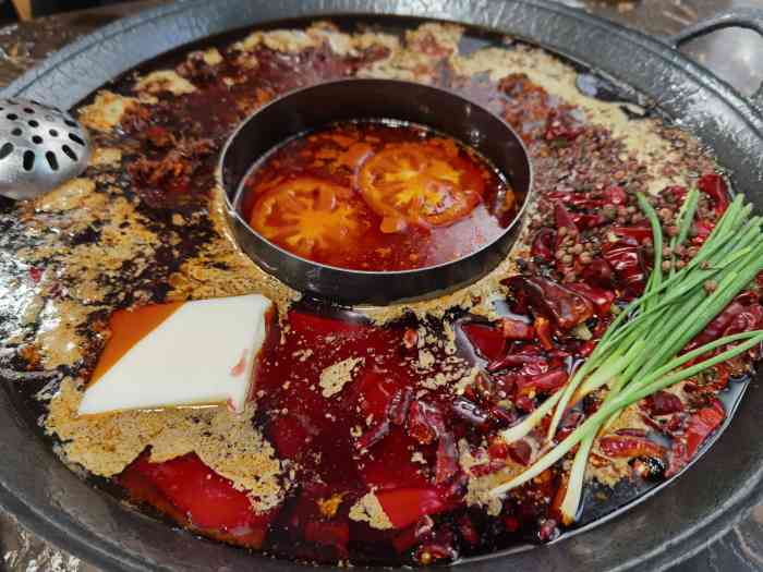 四方火锅招待所(益州大道店)-"位置很好找就在益州大道主干道上.