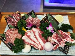 黑牛六拼-明洞阿姨·韩式酱蟹烤肉·创意料理(三元桥店)