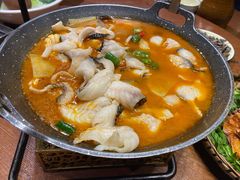 思茅酸汤鱼片-老滇山寨•云南特色菜•地方菜•民族风情歌舞表演(金碧店)