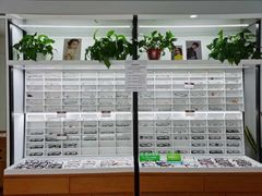 -视野联行眼镜•蔡司•依视路(温江店)