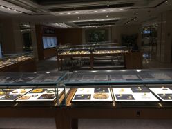 -北京七彩云南翡翠珠宝旗舰店(月坛店)