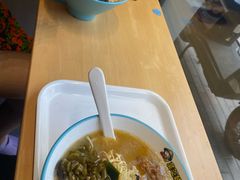 -灵芝妹子海鲜米线(劳动公园店)