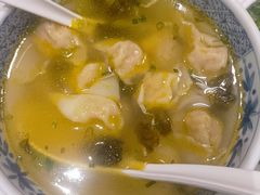 金汤黄鱼馄饨-蟹黄鱼·楼上面馆(外滩中央旗舰店)