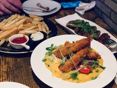 -layback cafe & bar
