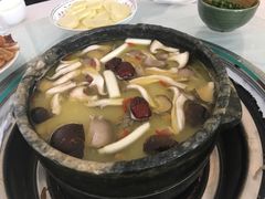 -南渝食府.墨脱石锅松茸鸡