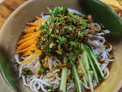 云南特色凉米线-滇香肴·云南菜蒸汽石锅鱼(云南北路店)