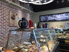 面包甜点陈列柜-TIMO COFFEE 阿拉校园面包