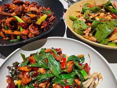 -饱嗝·小炒云南菜·见手青乌鸡汤锅(来凤街国创园店)