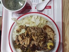 -壹品剁椒猪脚饭(蔡家中央大街店)