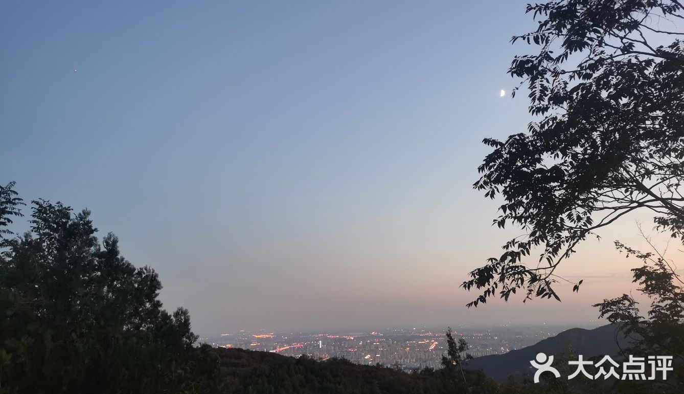 站在最高点俯瞰北京的夜景~