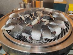 -围炉肉舍•炭烤活鳗•丹东海鲜烤肉(步行街店)