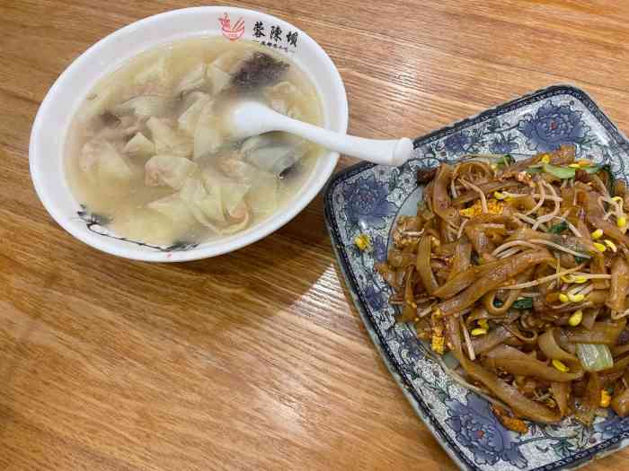 谭小叔川味小馆(砂之船店「香菜拌猪耳朵」味道还不错,但是肥肉还