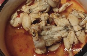 Paper-wrapped Bullfrog with Chopped Chili