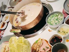 -洪氏嗨捞·广东猪肚鸡·椰子鸡火锅(西咸万象城店)