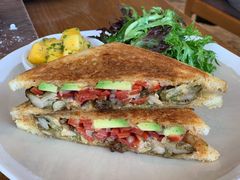 -ROAST coffee & eatery