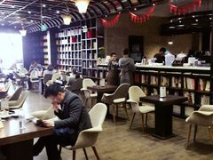 -钟书阁(松江泰晤士小镇店)