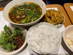 -粉八·云南米线·建水烧烤(常熟路店)