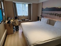 -杭州西湖湖滨银泰亚朵酒店
