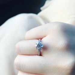 -威德钻石-克拉钻大本营(南京东路店)