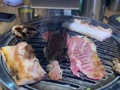 -汉城烤肉·黑金冠(华山路店)