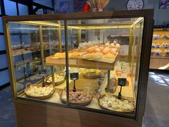 面包甜点陈列柜-啊噗吐呦现场烘焙(麦凯乐店)