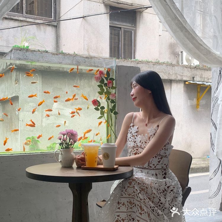 花都探店 | 梦核金鱼咖啡店