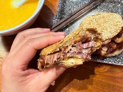 -老天桥酱肉烧饼夹肘子(天桥店)