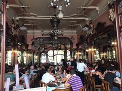 -Majestic Café