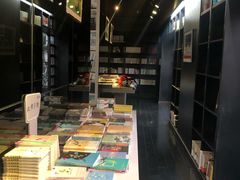 -钟书阁(松江泰晤士小镇店)