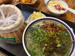 -云阿蛮云南生烫牛肉米线(奉贤路店)