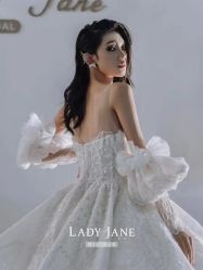 -Lady  Jane高端婚纱礼服馆