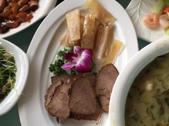 -红栌温泉山庄生态美食餐厅