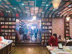 -钟书阁(松江泰晤士小镇店)