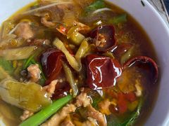 酸菜肉丝米线-越洋肖氏老米线(杨家坪店)