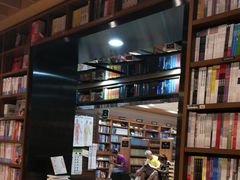 -新华书店(沙坪坝书城店)