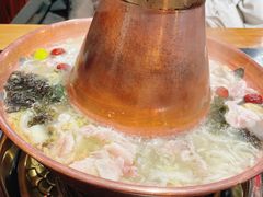 -果松木炭酸菜铜火锅·外婆参鸡汤