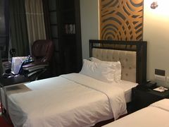 -喜鹊愉家酒店(郑州曼哈顿博览中心地铁站店)