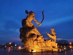 -巴陵广场