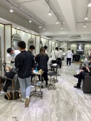 -妃格美发沙龙·烫发·染发