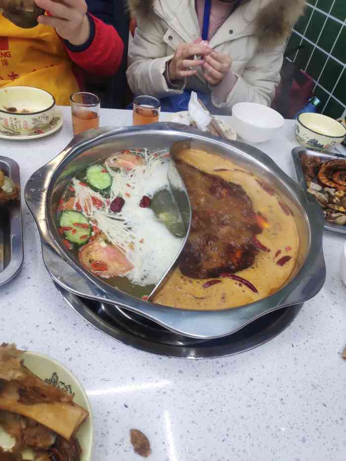 新潮绘啃骨头自助火锅