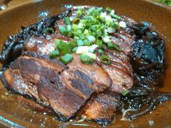 黄蘑扣肉-那家老院子东北菜·饺子·小鸡炖蘑菇(艳华街店)
