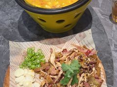 -有红鸡毛店·川菜(建设路店)