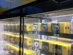 面包甜点陈列柜-周黑鸭(深圳大新地铁站店)