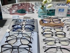 -GOOMI久米眼镜·蔡司·依视路·明月官方授权店(龙德紫金店)