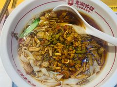 经典酸辣肉沫米粉-呷佬·长沙手工米粉(金沙江路店)